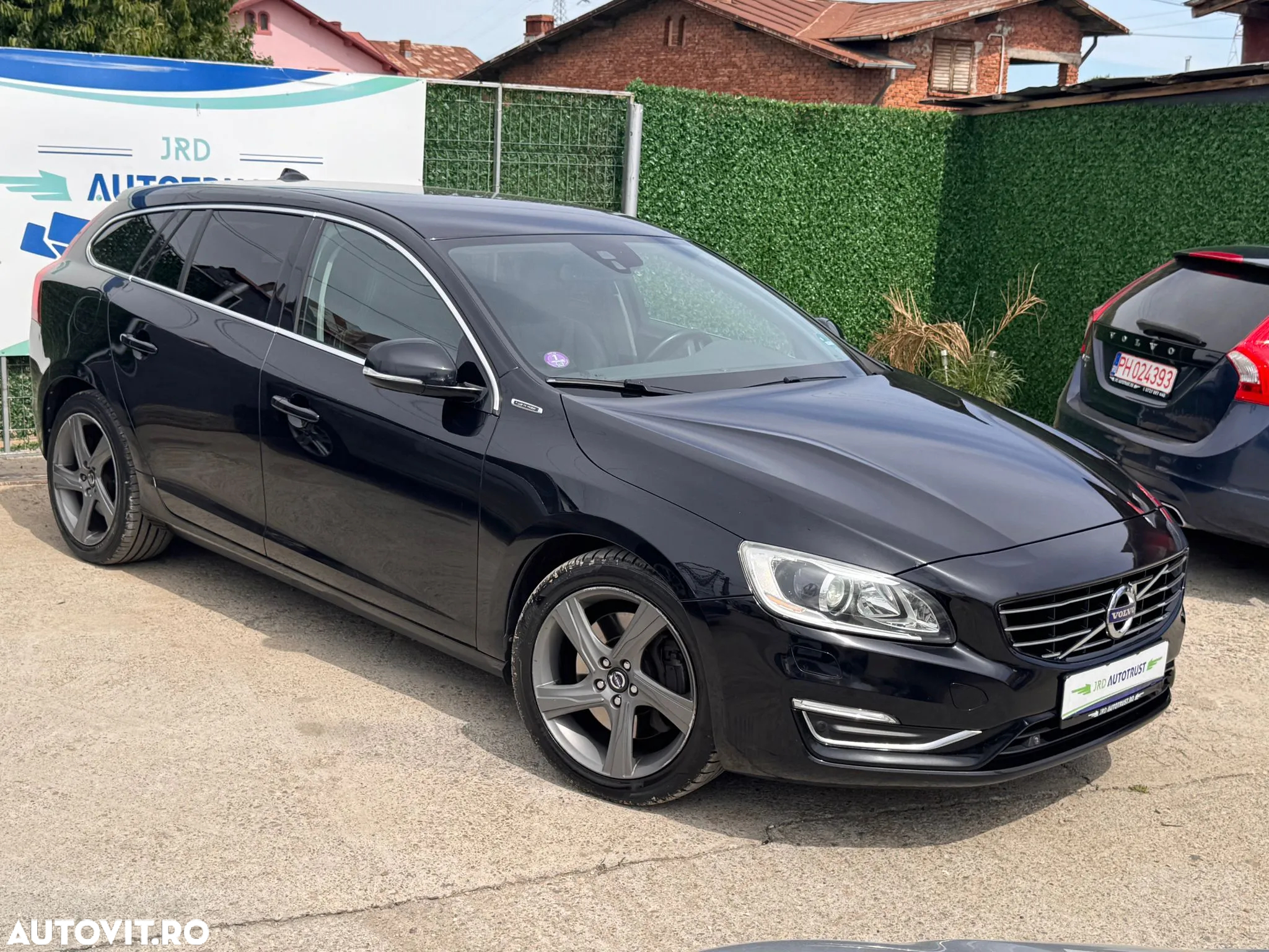 Volvo V60 D6 Plug-In-Hybrid AWD Geartronic Summum - 3