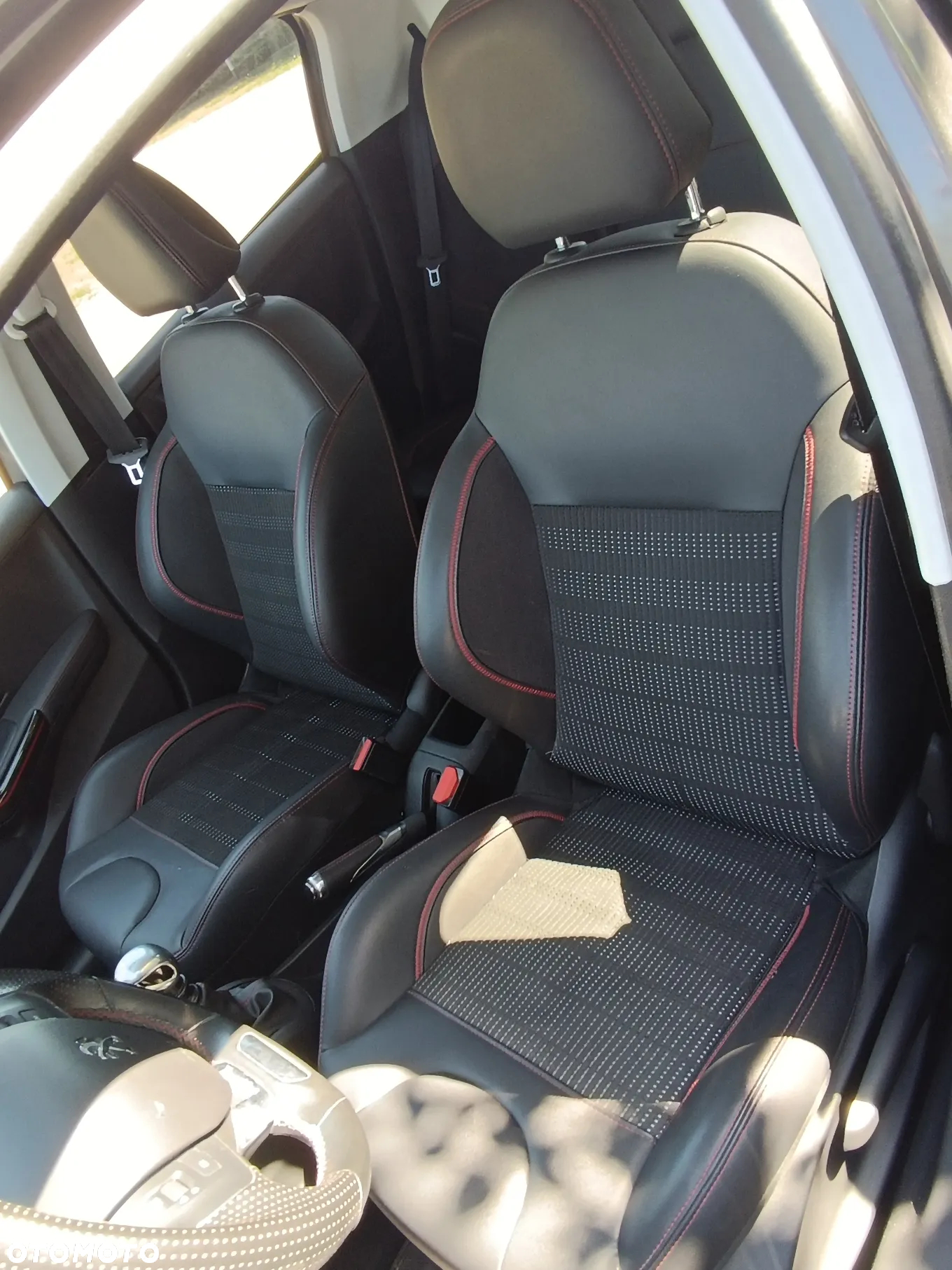 Peugeot 208 - 17