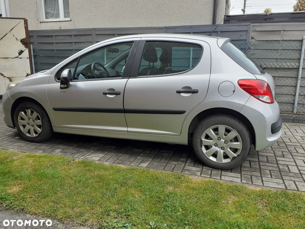 Peugeot 207 - 1