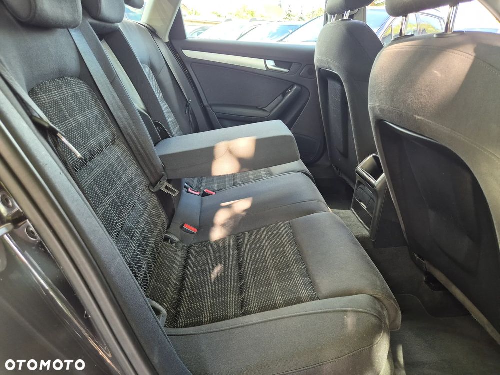 Audi A4 Avant 2.0 TDI DPF Ambiente - 18