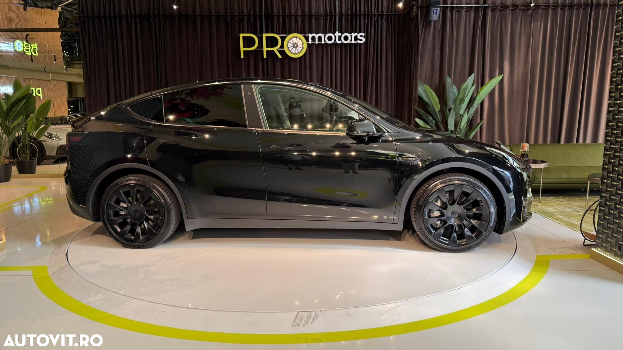 Tesla Model Y Long Range Dual Motor AWD - 2