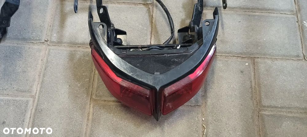 YAMAHA FZ1 LAMPA TYŁ OGON OWIEWKA STELAŻ TARCZA OSŁONA SET - 17