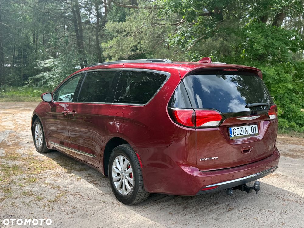 Chrysler Pacifica - 4