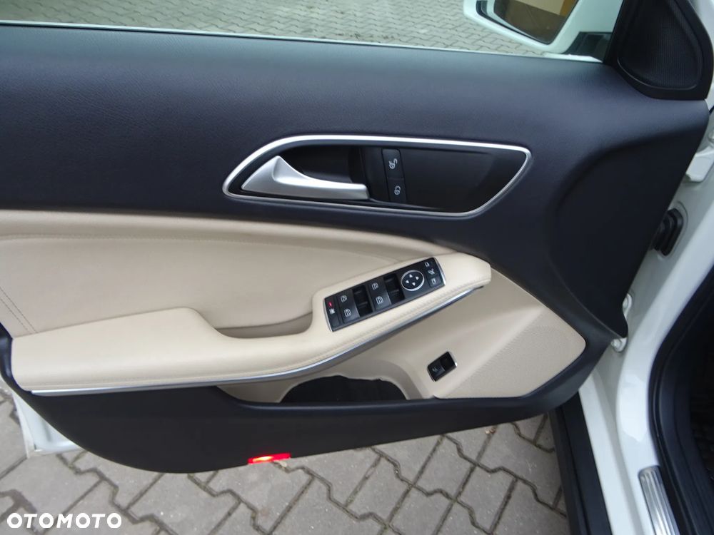 Mercedes-Benz GLA 180 (CDI) d - 18