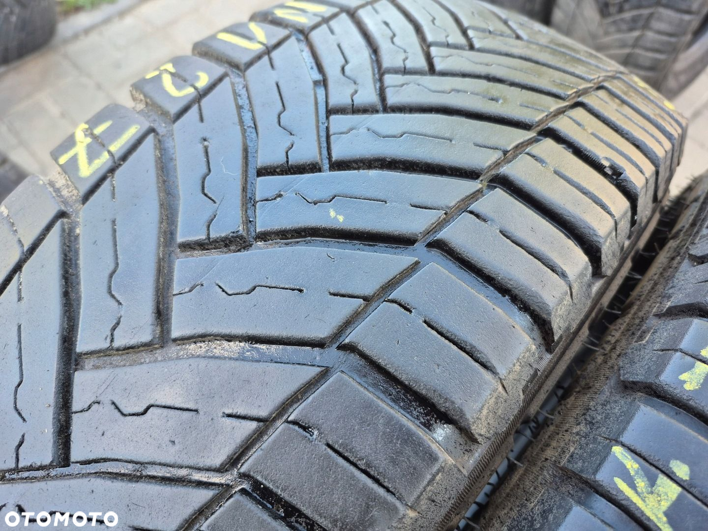 MICHELIN AGILIS CROSSCLIMATE 215/65R16C 109/107 T 4X - 2
