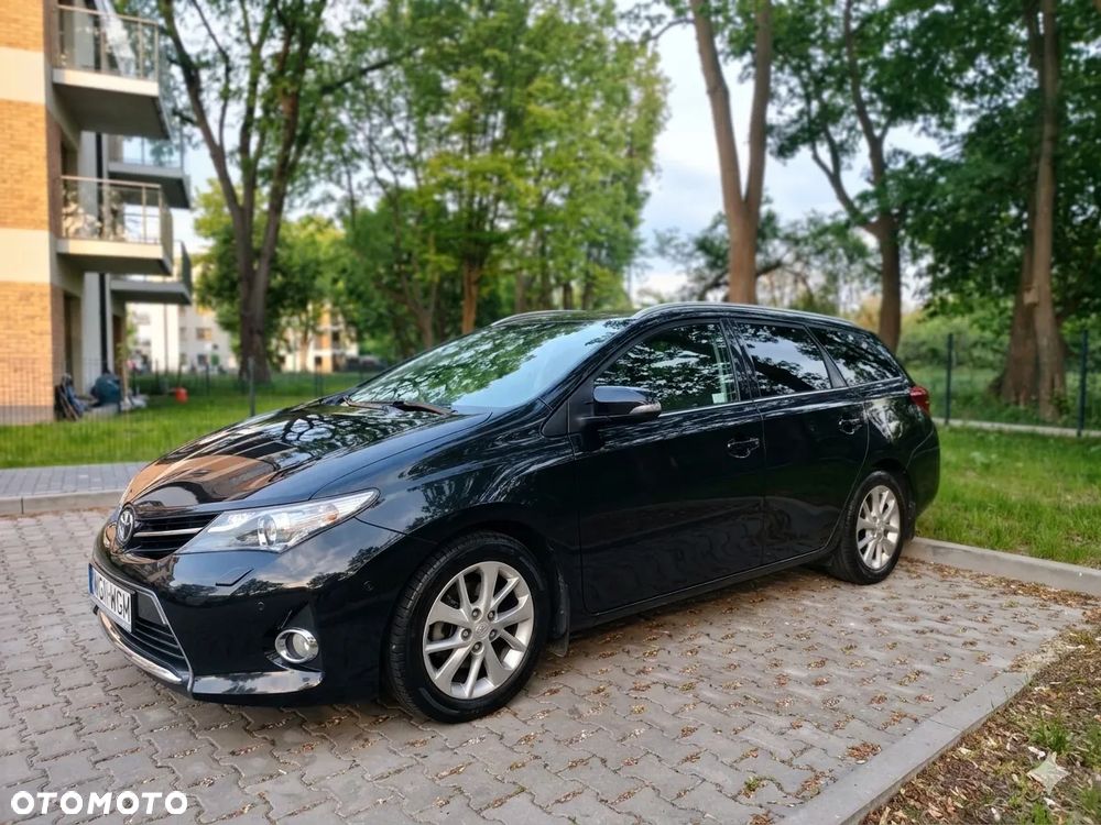 Toyota Auris 1.4 D-4D Premium Comfort - 1