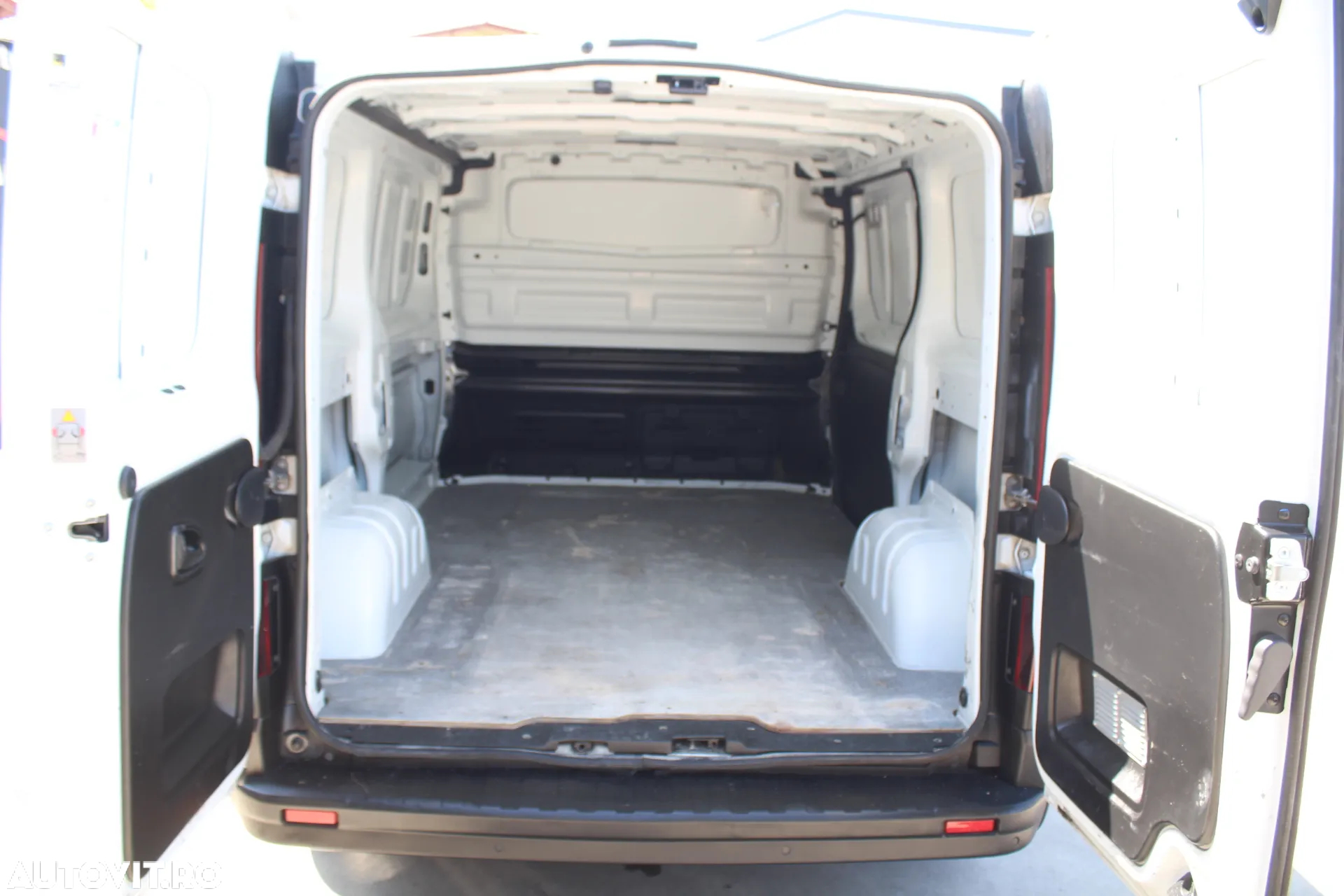 Renault Trafic dCi 95 Combi Authentique - 11