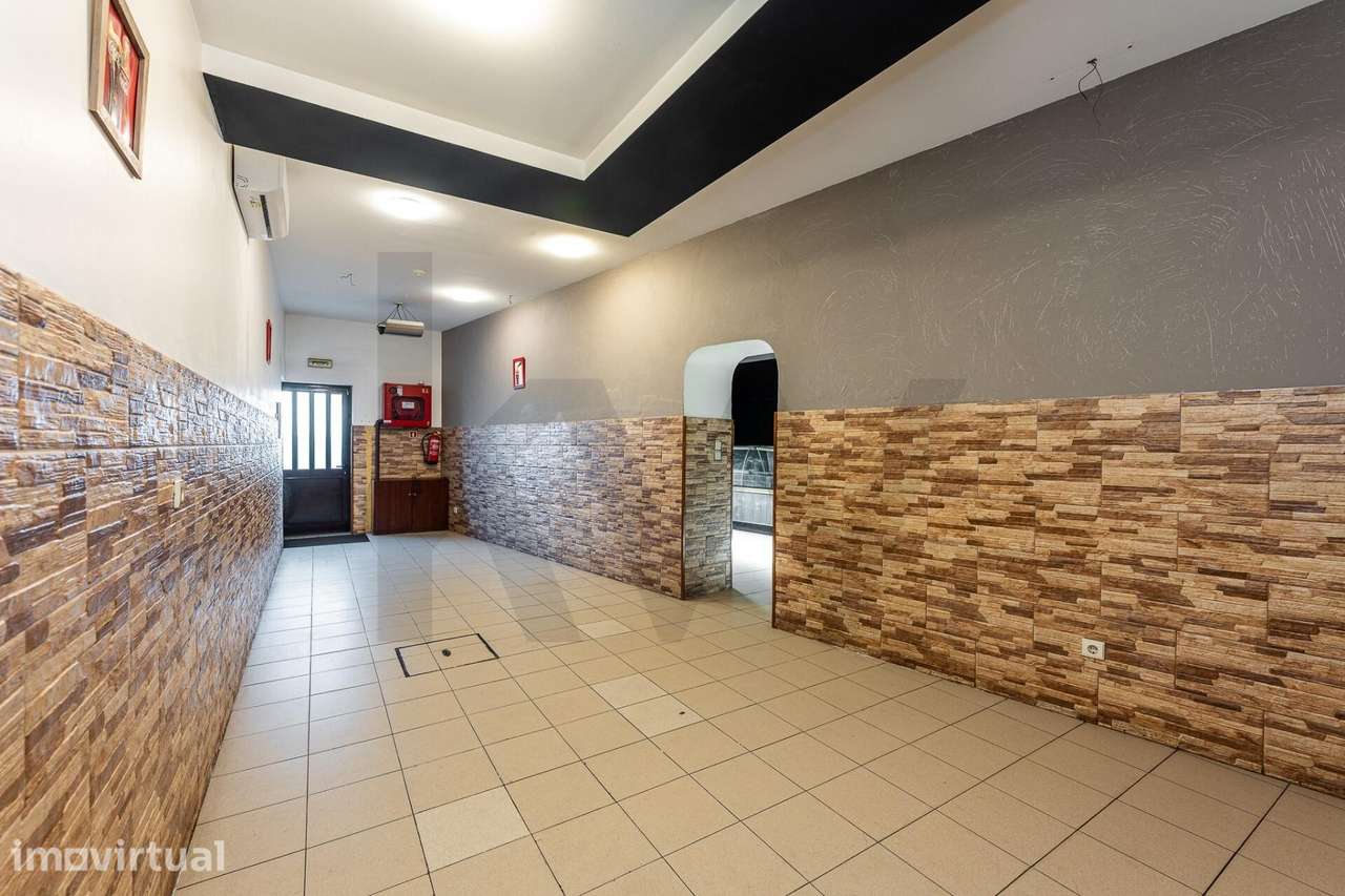 Vende-se Loja Comercial | 194 m2 | Madalena, Vila Nova de Gaia - Grande imagem: 3/33