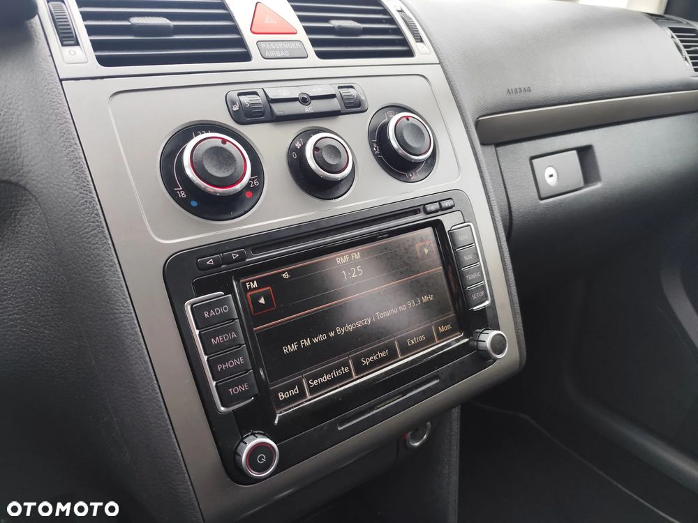 Volkswagen Touran 2.0 TDI Trendline DSG - 22