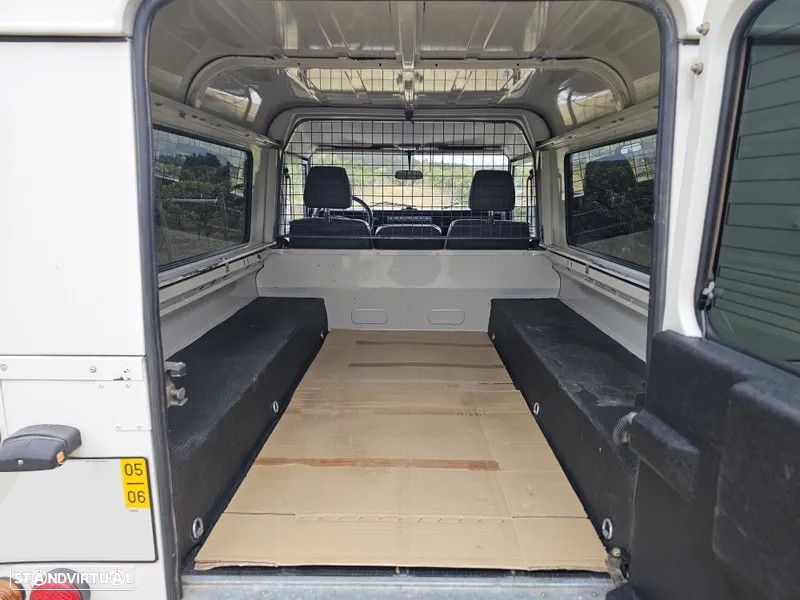 Land Rover Defender - 7