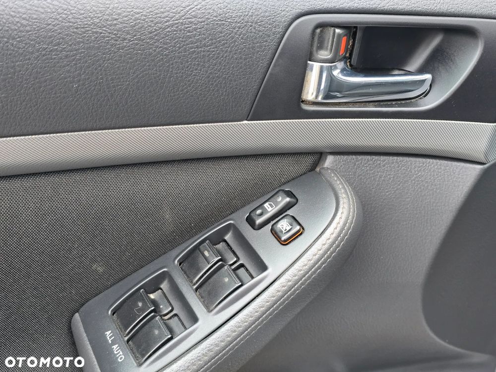 Toyota Avensis 1.8 VVT-i Combi - 32