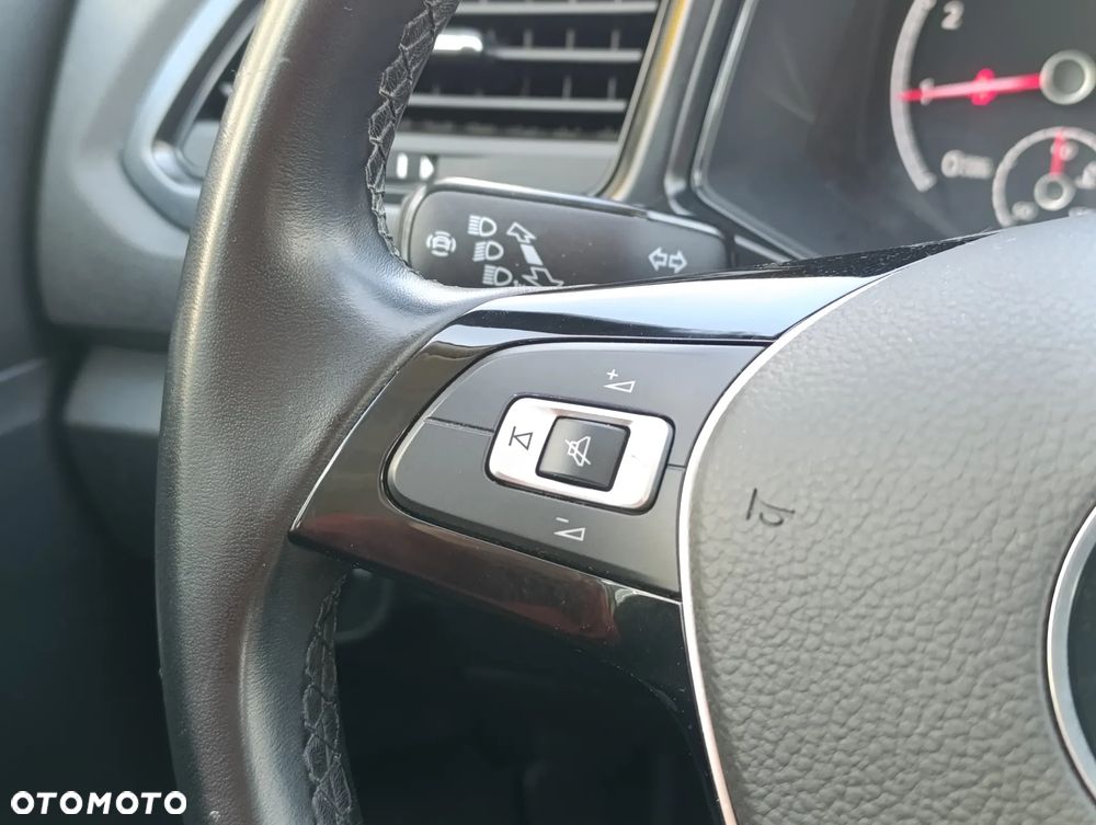 Volkswagen T-Roc 1.0 TSI Advance - 23