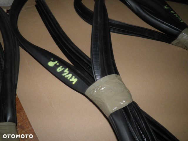 USZCZELKI DRZWI FORD KUGA - 2