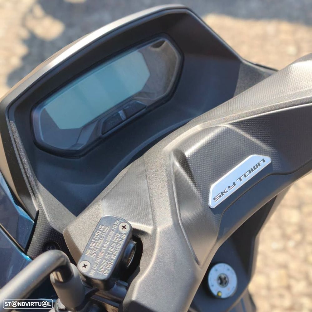 Kymco Skytown - 4