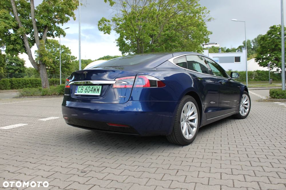 Tesla Model S - 2