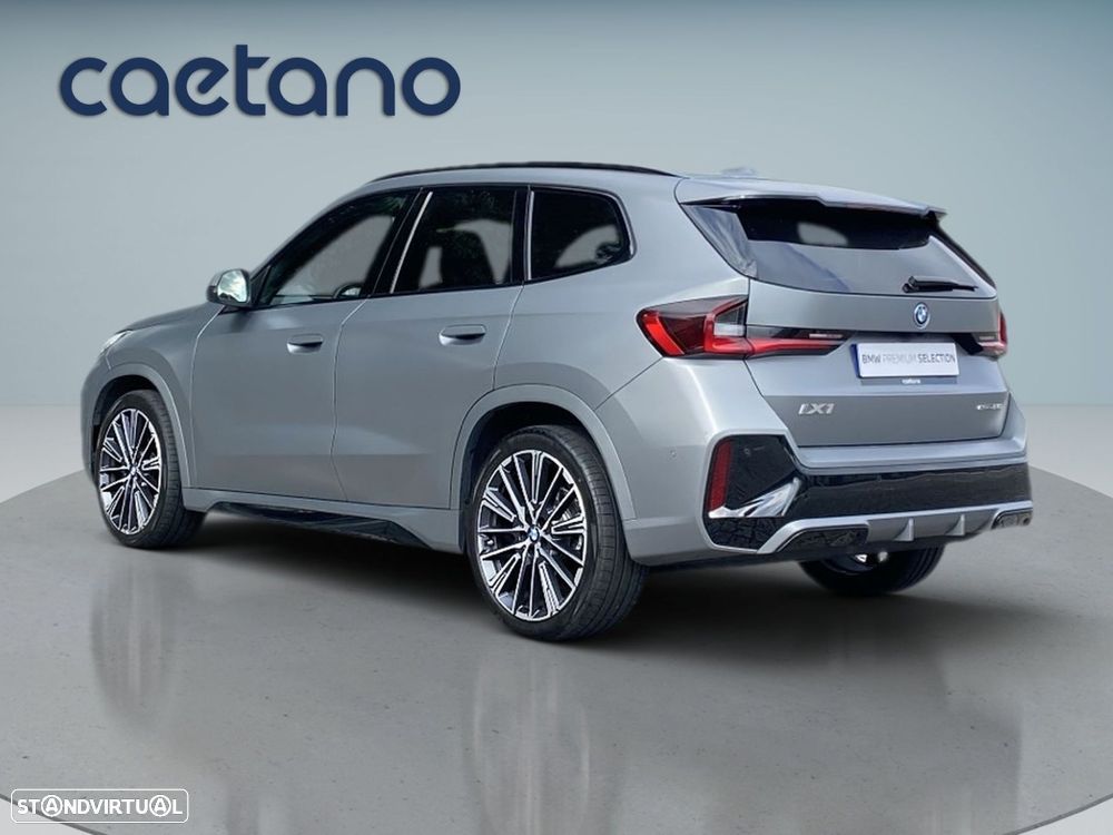 BMW iX1 eDrive20 Pack Desportivo M - 26