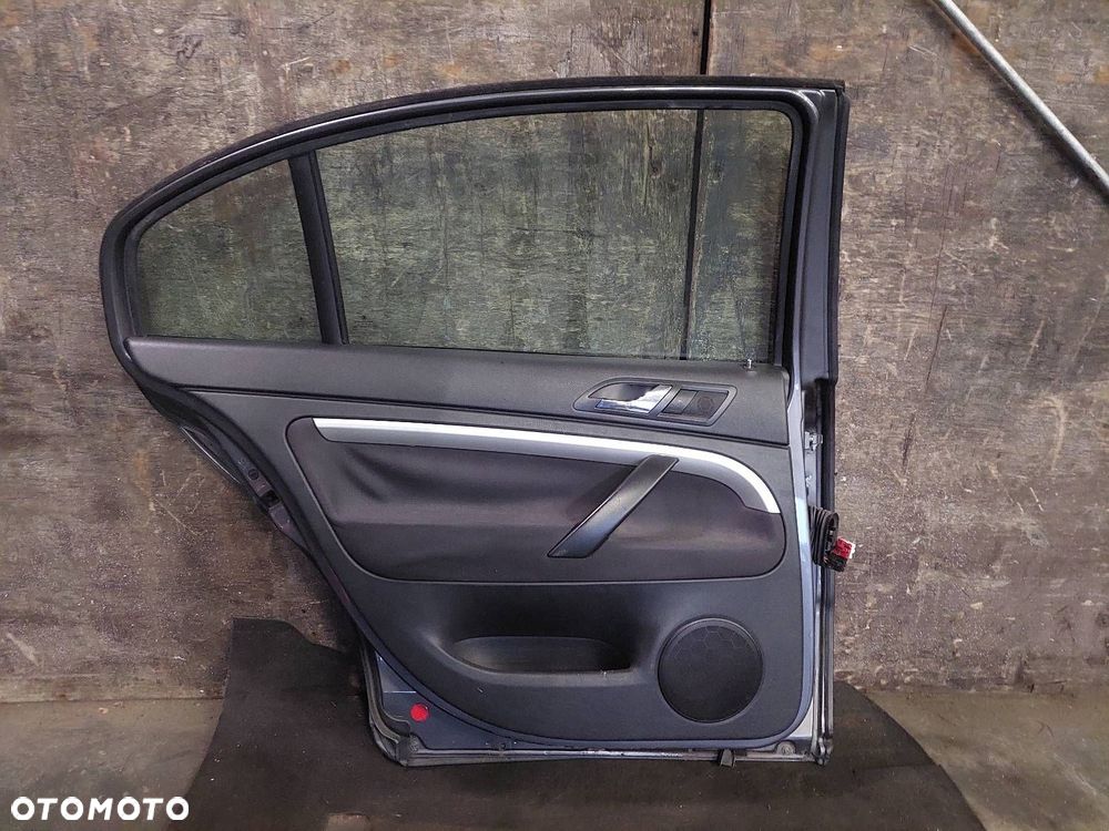 DRZWI KOMPLETNE LEWY TYŁ SKODA SUPERB I SEDAN 9152 - 4