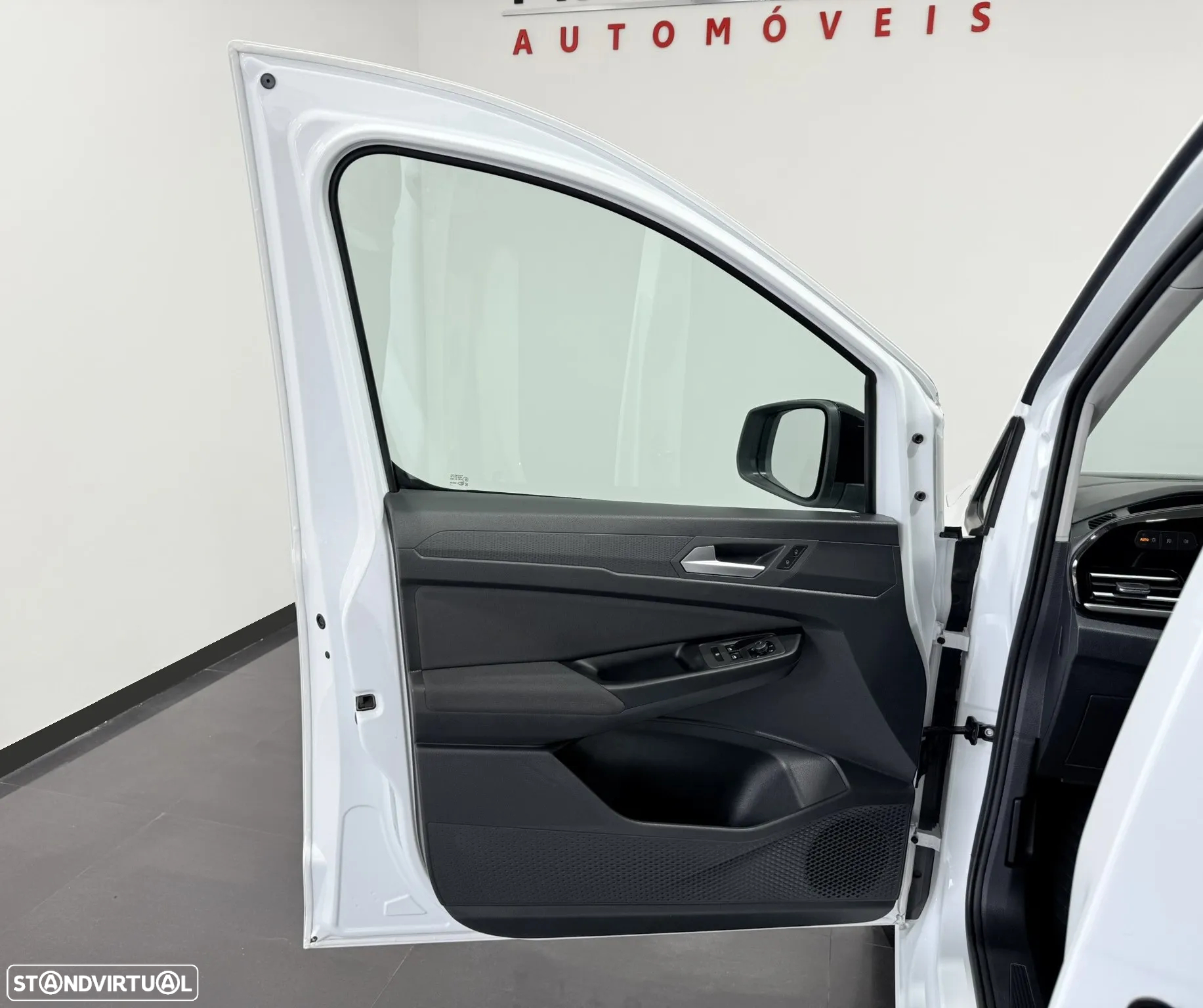 Ford Tourneo Connect 2.0 TDCi Titanium - 23