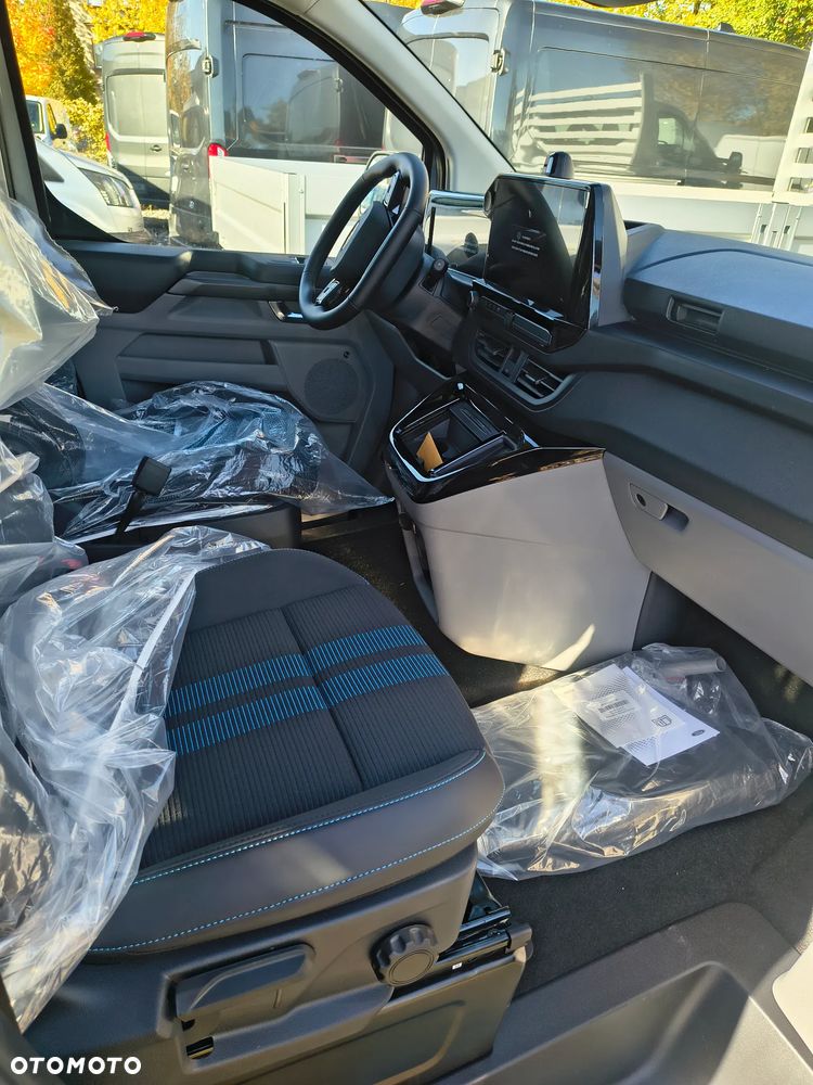 Ford Tourneo Custom - 21