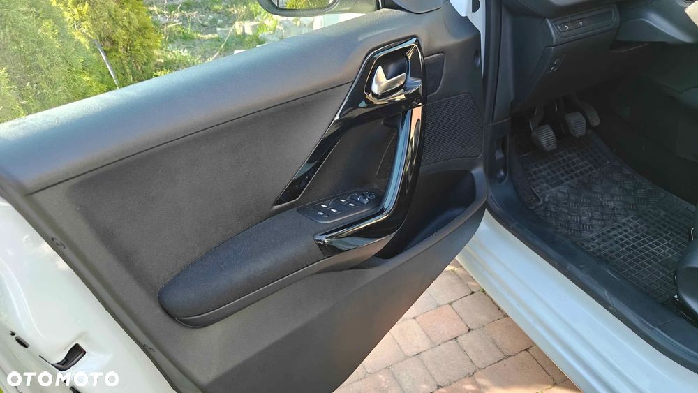 Peugeot 208 1.2 PureTech GPF Signature S&S - 13