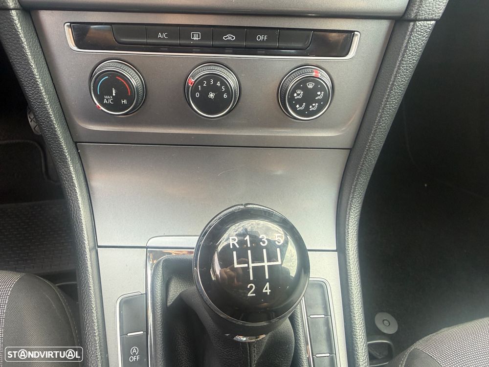 VW Golf 1.6 TDI Confortline - 12