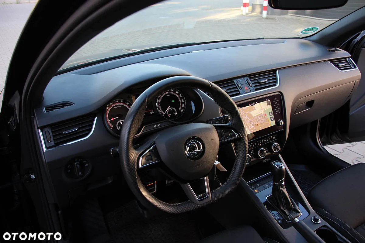 Skoda Octavia 2.0 TDI DSG RS - 23