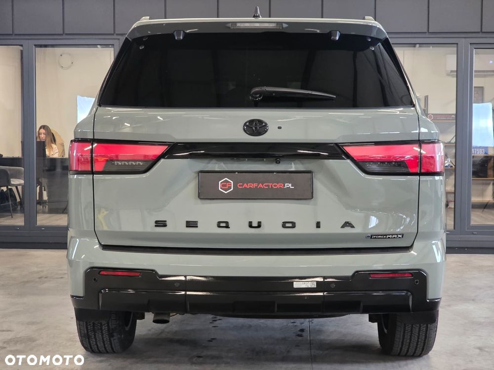 Toyota Sequoia - 10
