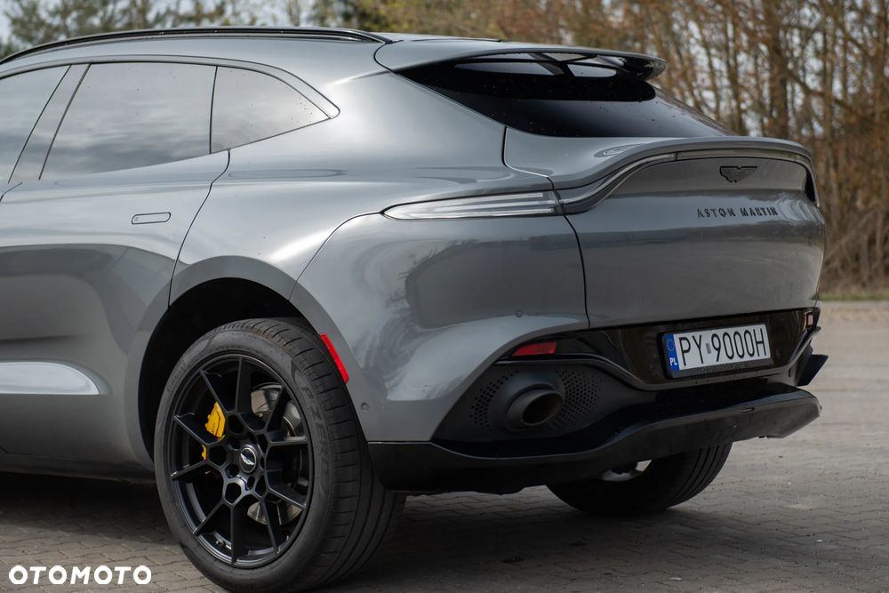 Aston Martin DBX - 10