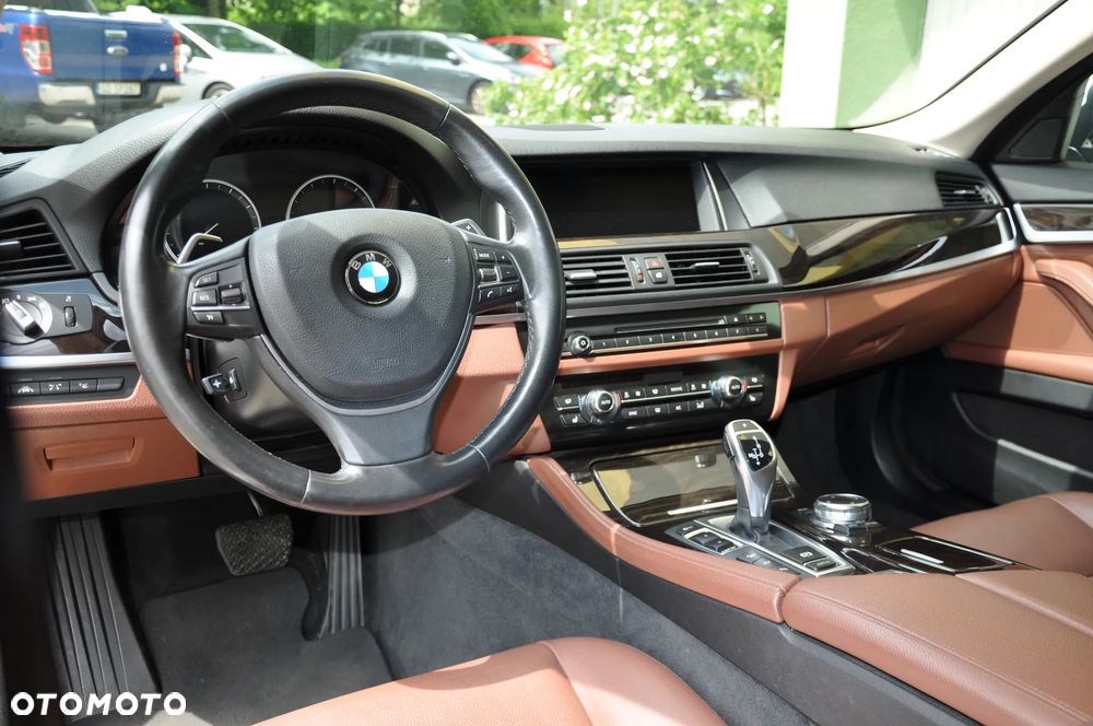 BMW Seria 5 535i xDrive - 24
