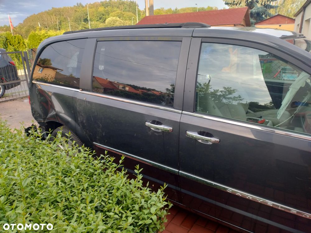 Chrysler Town & Country - 3