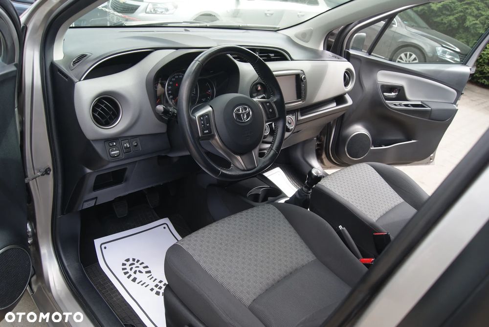 Toyota Yaris 1.33 Premium EU6 - 19
