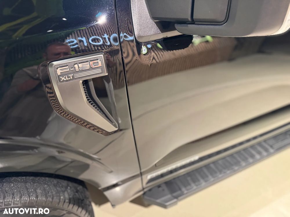 Ford F150 SuperCrew 3.5L PowerBoost Hybrid - 36