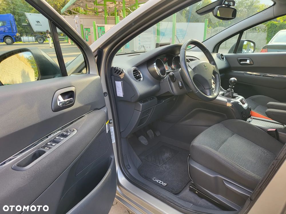 Peugeot 5008 1.6 THP Allure 7os - 16