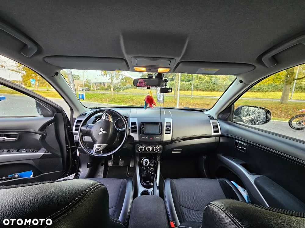 Mitsubishi Outlander 2.0 Intense + NAVI 2WD EU5 - 16