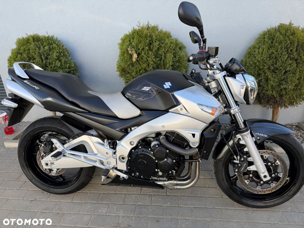 Suzuki GSR - 39