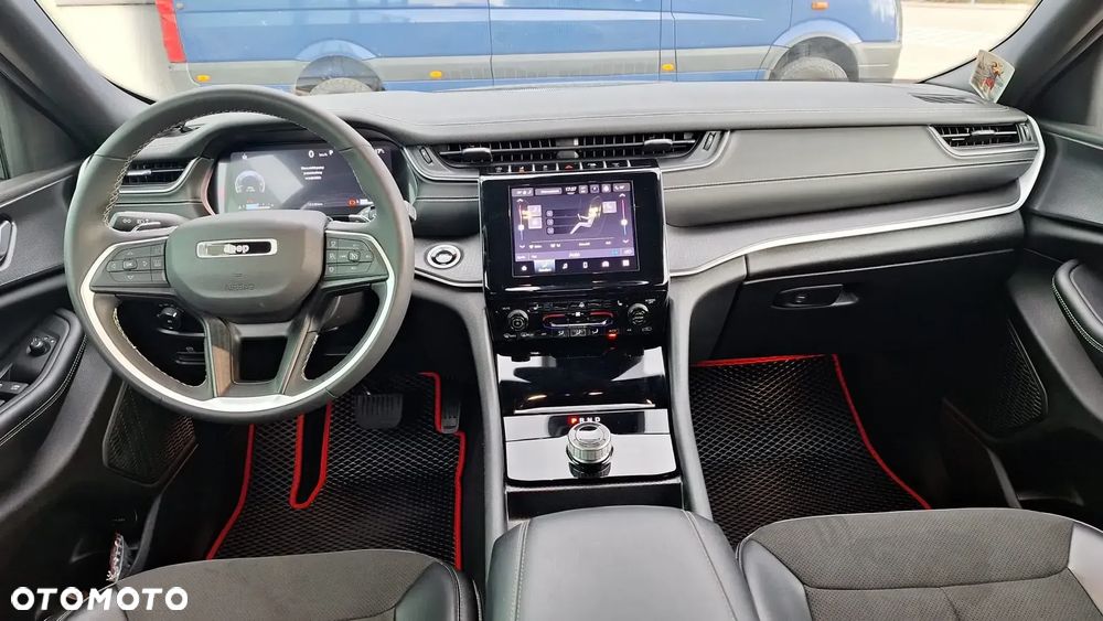 Jeep Grand Cherokee - 22
