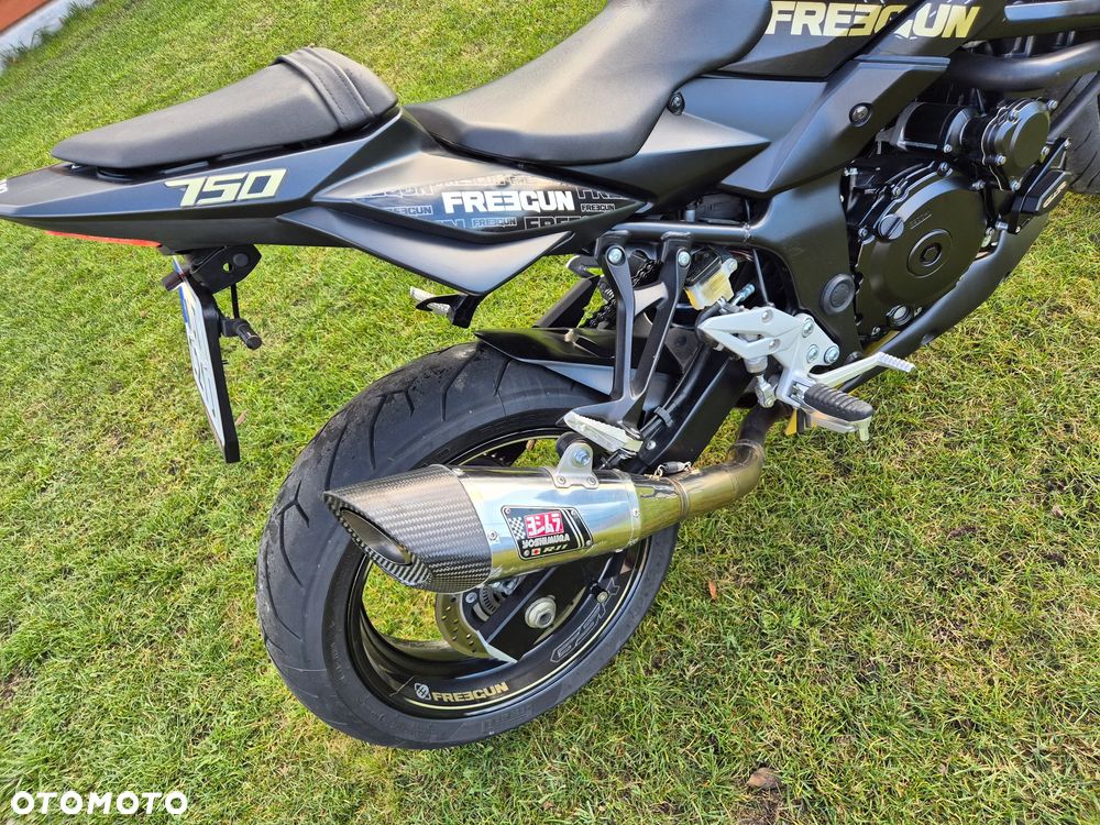 Suzuki GSR - 2