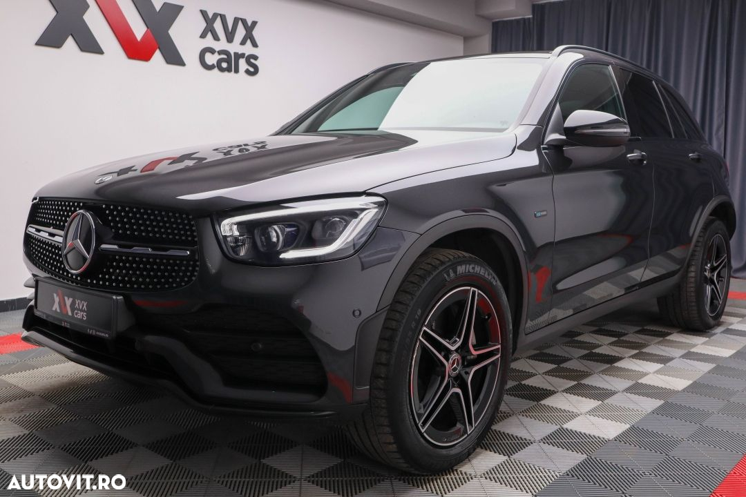 Mercedes-Benz GLC 300 e 4Matic 9G-TRONIC AMG Line Plus - 9