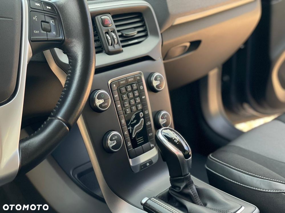 Volvo V40 D3 Geartronic - 23