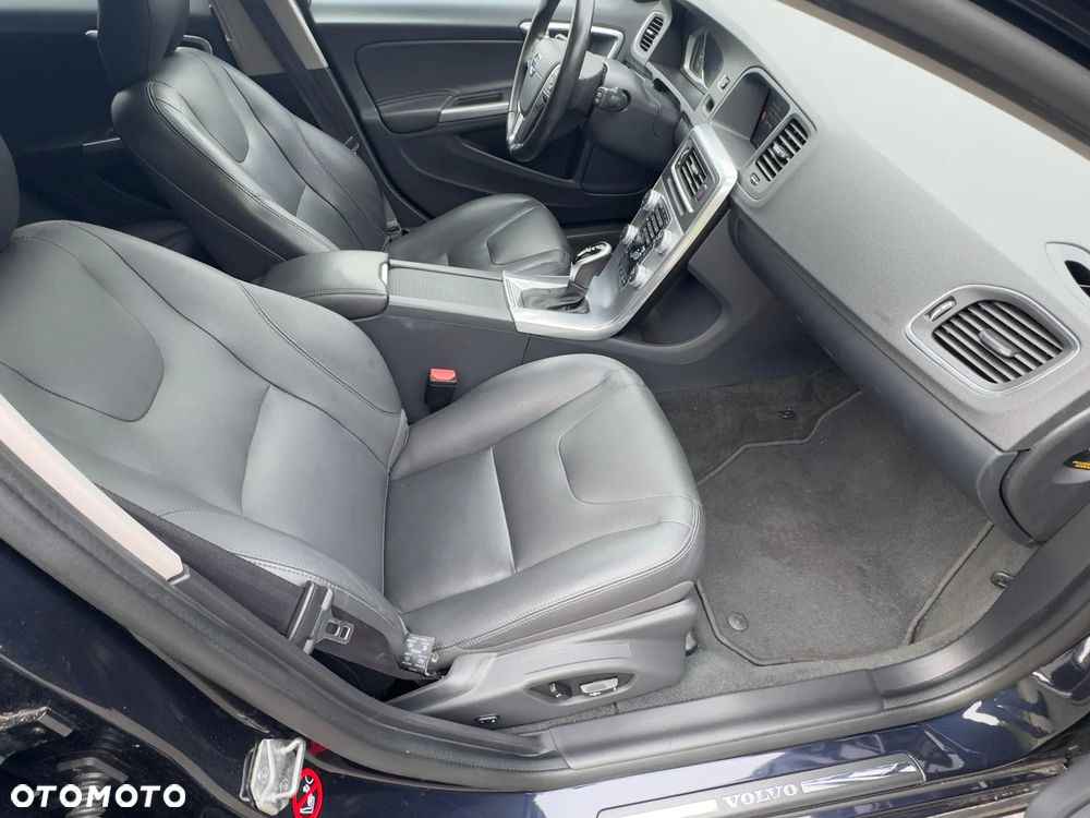 Volvo V60 D4 AWD Drive-E Dynamic Edition (Momentum) - 31