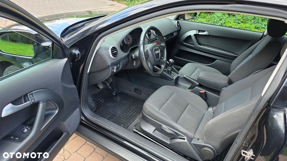 Audi A3 3-drzwiowe 1.6 TDI DPF Attraction - 32