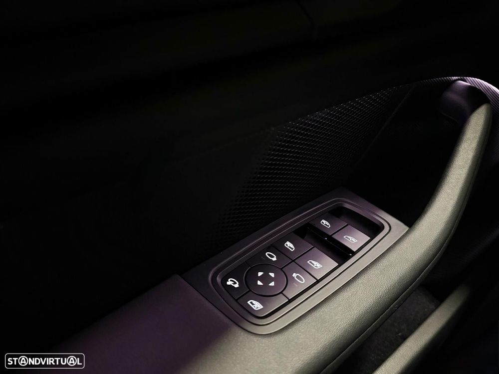 Porsche Taycan Cross Turismo - 30