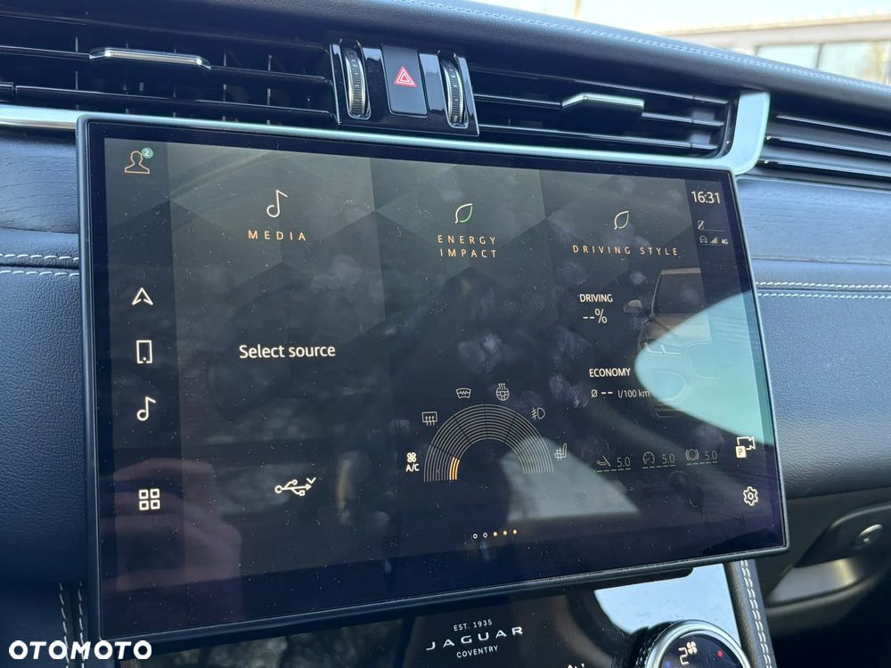 Jaguar F-Pace 3.0 P400 mHEV AWD R-Dynamic Black - 25