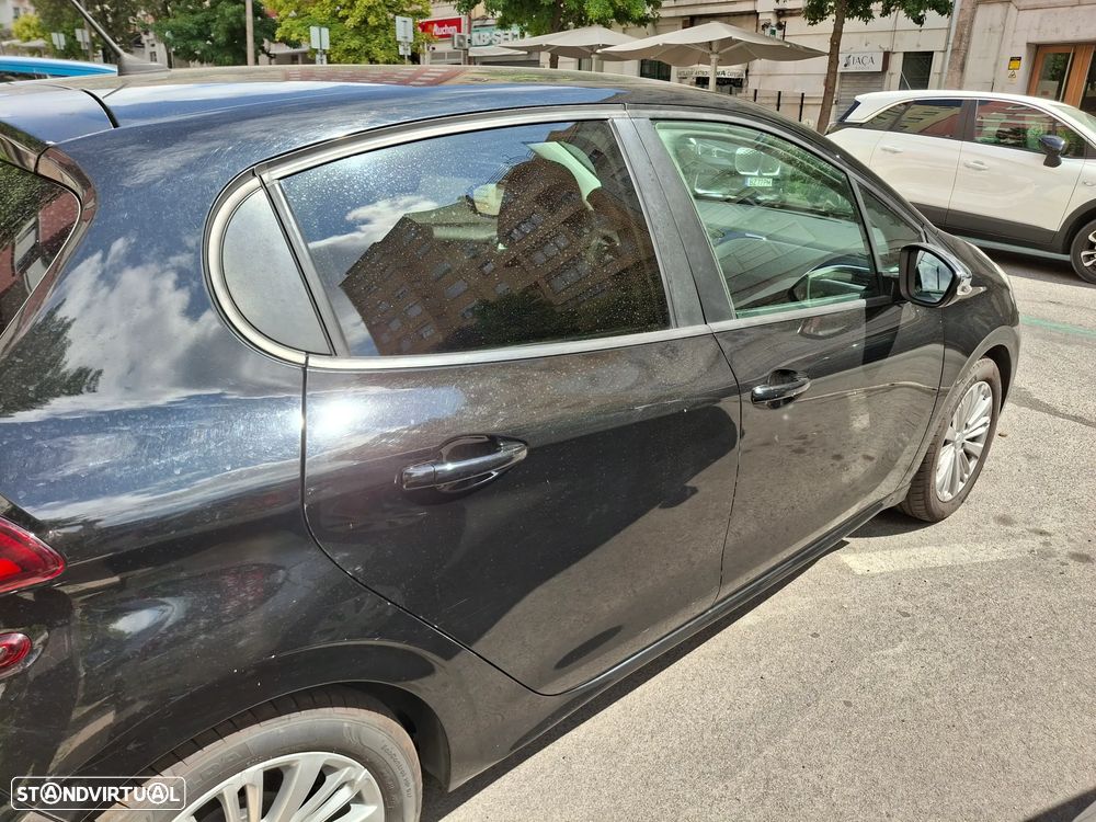 Peugeot 208 1.2 PureTech Signature - 6