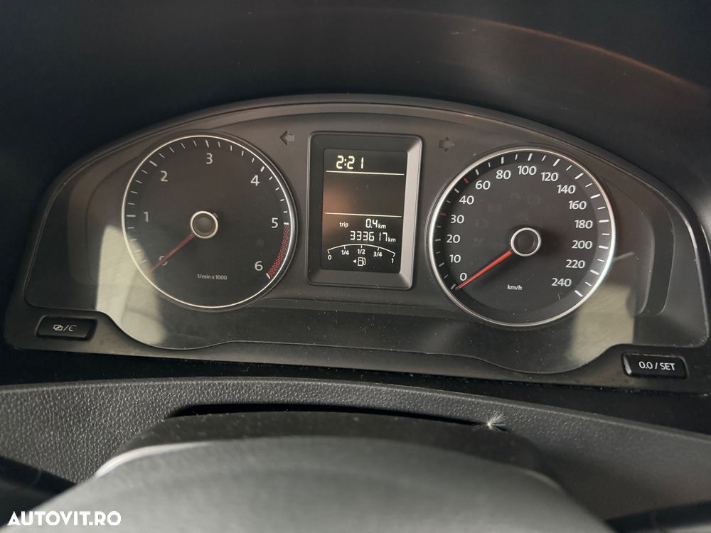 Volkswagen Caravelle - 16
