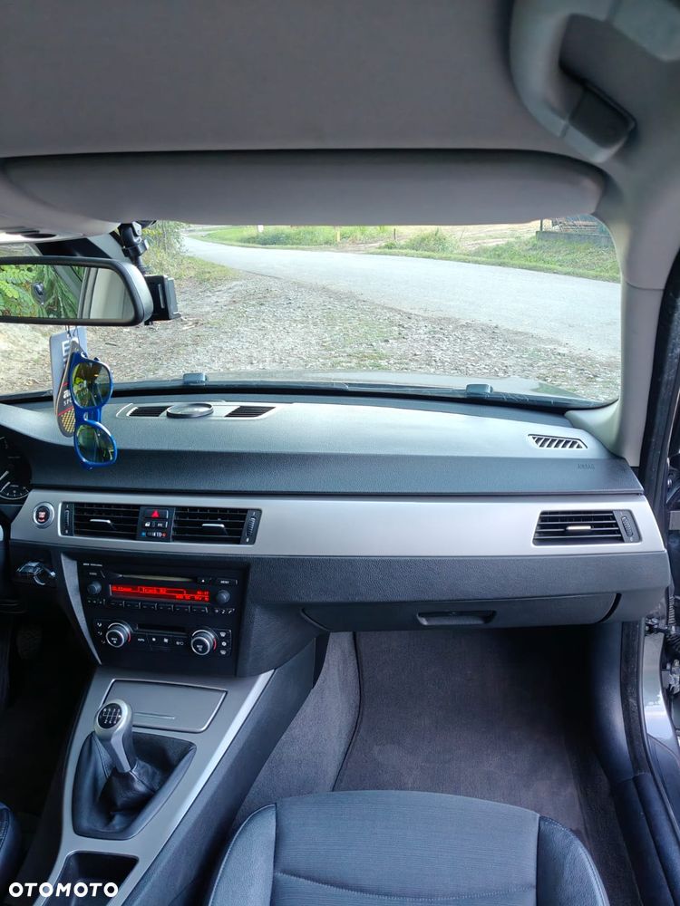 BMW Seria 3 318i - 17