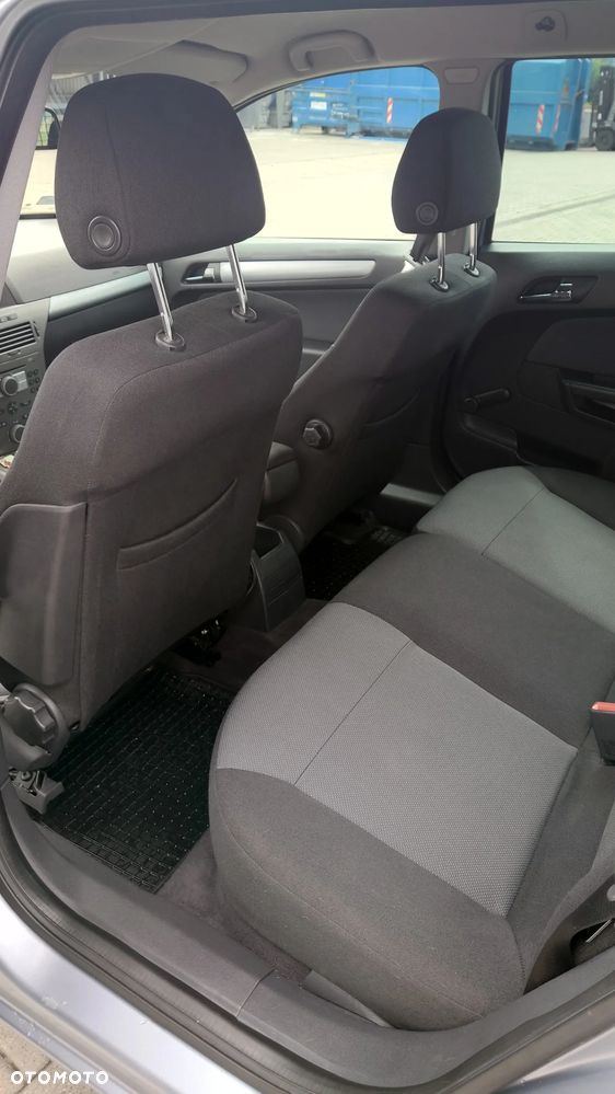 Opel Astra 1.6 Sport - 21