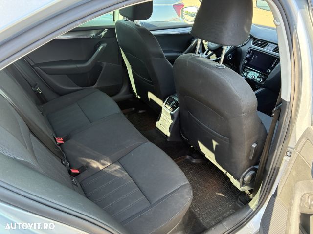 Skoda Octavia 2.0 TDI DSG Ambition - 5