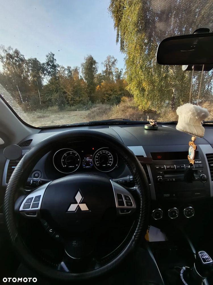 Mitsubishi Outlander - 6