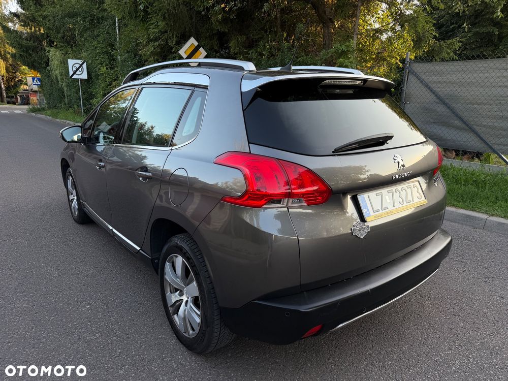 Peugeot 2008 1.2 Pure Tech Allure S&S - 4